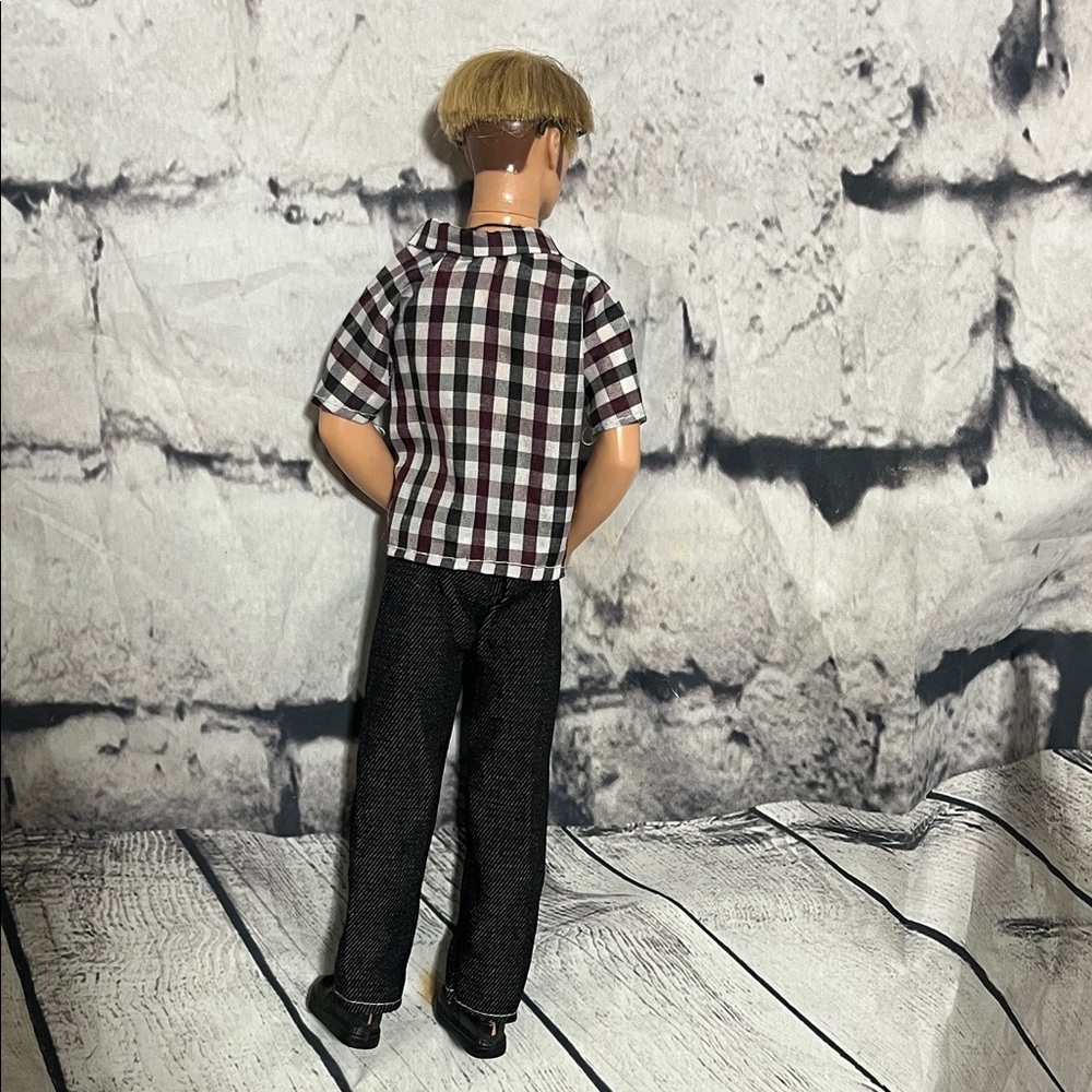 Mattel Fashion Doll with Black and White Outfit - Picture 4 of 8
